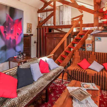 Wood Loft Apartment *